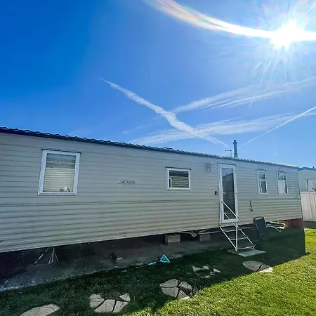 6 Berth Caravan With Wifi At Steeple Bay Holiday Park In Essex Ref 36092F Southminster Exterior photo