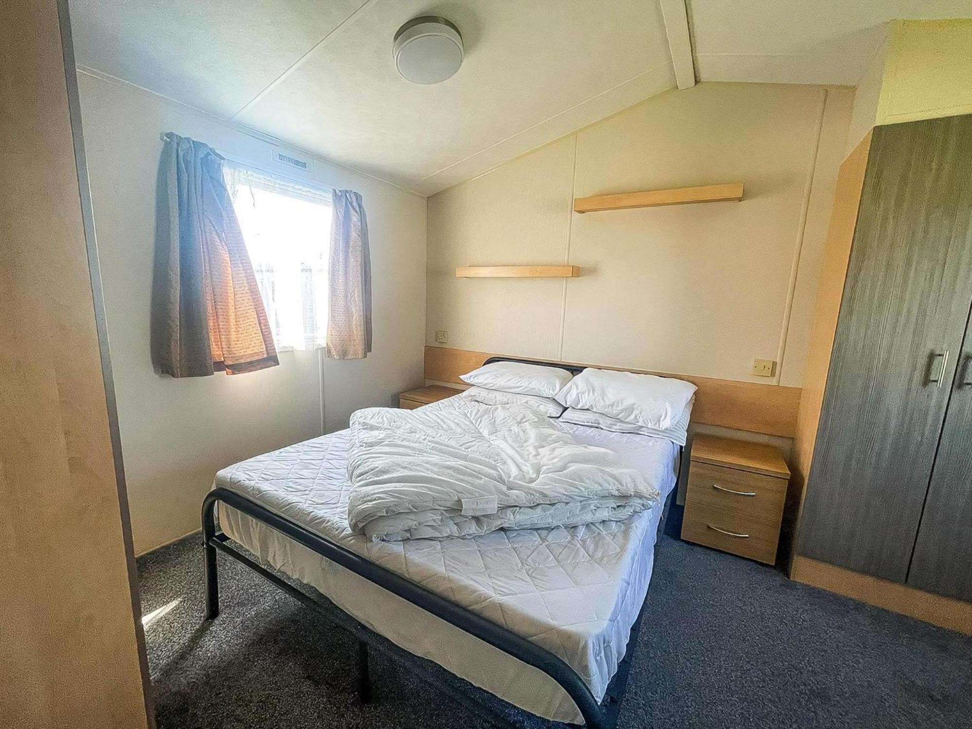 6 Berth Caravan With Wifi At Steeple Bay In Essex Ref 36092f Southminster