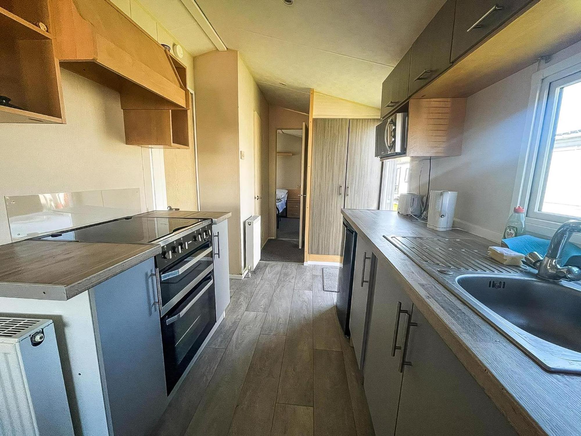 6 Berth Caravan With Wifi At Steeple Bay In Essex Ref 36092f * Southminster