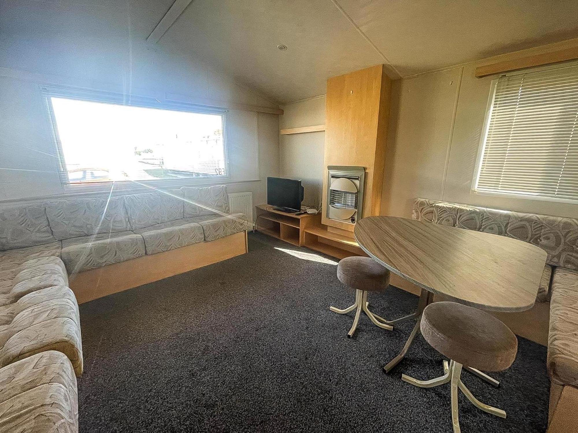 6 Berth Caravan With Wifi At Steeple Bay In Essex Ref 36092f Campsite *